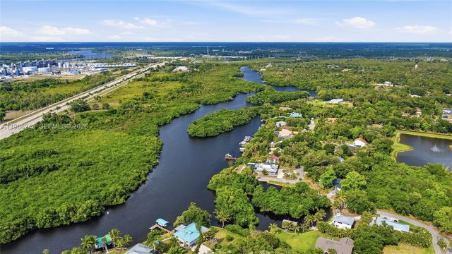 1625 Sunkist Way, Fort Myers, FL 33905