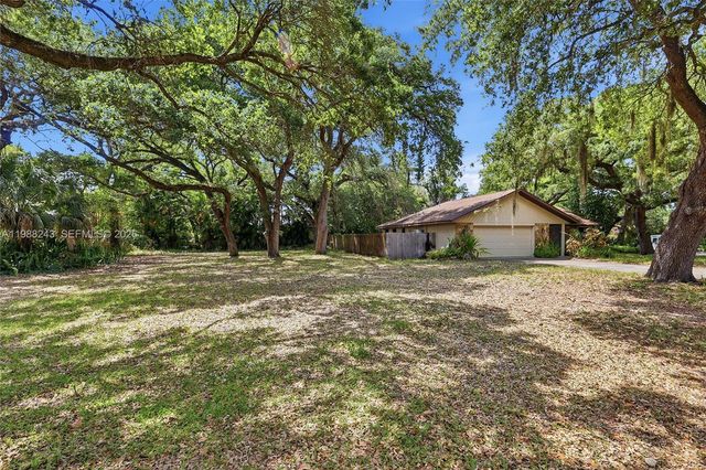 1625 Sunkist Way, Fort Myers, FL 33905