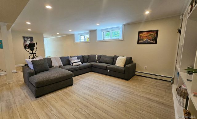 11 John Street, Westhampton Beach, NY 11978