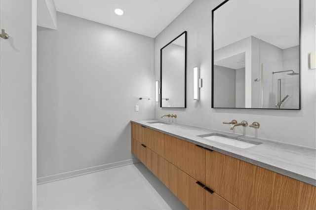 541 E 19th Street, Kansas City, MO 64108