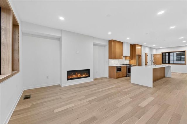 541 E 19th Street, Kansas City, MO 64108