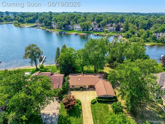 3212 Edgewood Park Drive, Commerce Twp, MI 48382