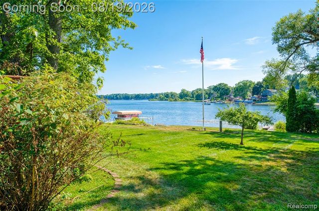 3212 Edgewood Park Drive, Commerce Twp, MI 48382