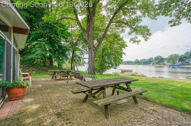 3212 Edgewood Park Drive, Commerce Twp, MI 48382