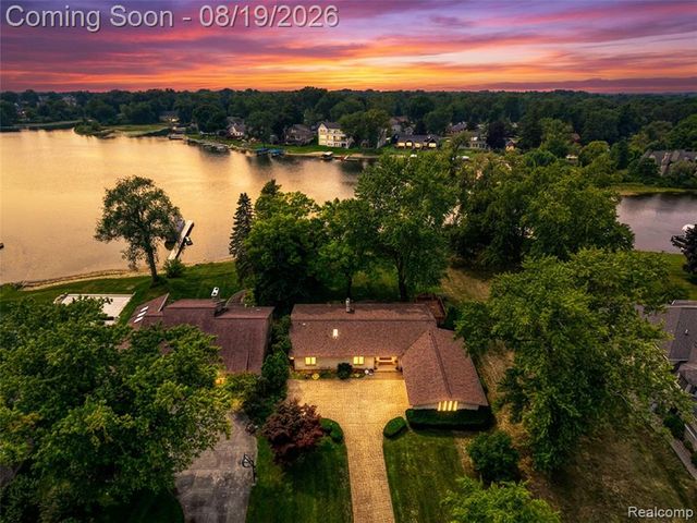 3212 Edgewood Park Drive, Commerce Twp, MI 48382