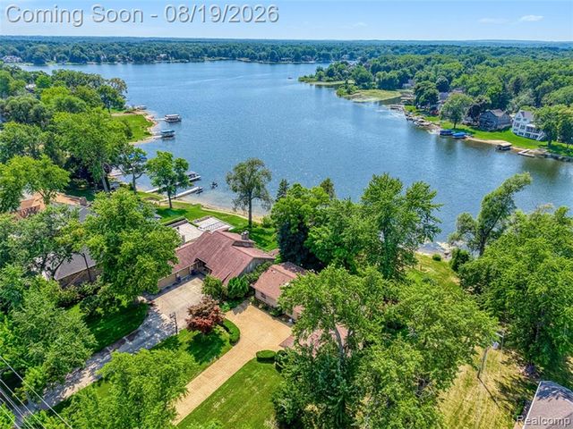 3212 Edgewood Park Drive, Commerce Twp, MI 48382