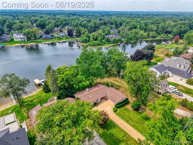 3212 Edgewood Park Drive, Commerce Twp, MI 48382