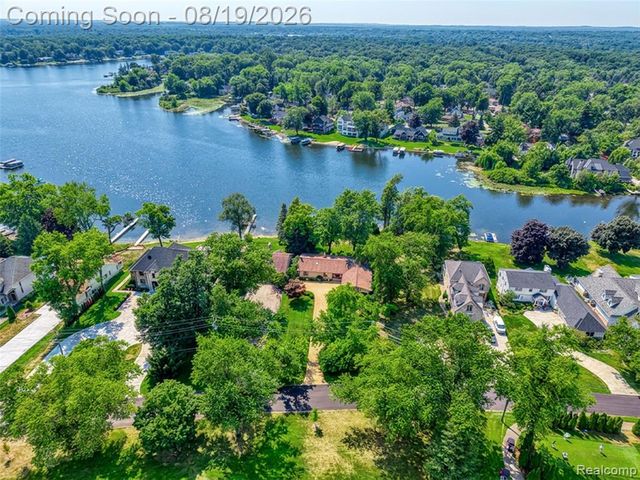 3212 Edgewood Park Drive, Commerce Twp, MI 48382