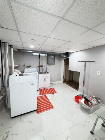 430 Henry Ruff Road, Garden City, MI 48135