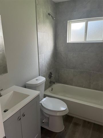 7202 Carver Avenue, Texas City, TX 77591