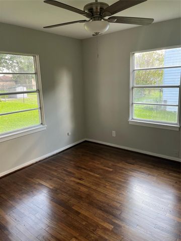 7202 Carver Avenue, Texas City, TX 77591