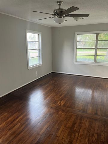 7202 Carver Avenue, Texas City, TX 77591