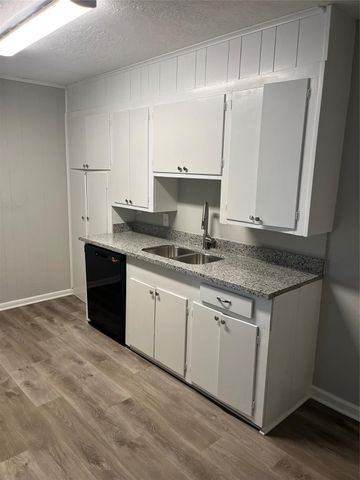 7202 Carver Avenue, Texas City, TX 77591