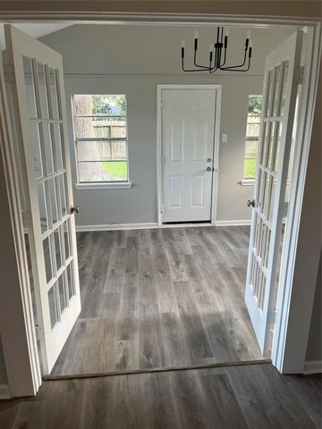 7202 Carver Avenue, Texas City, TX 77591