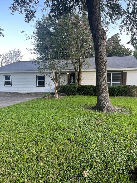 7202 Carver Avenue, Texas City, TX 77591