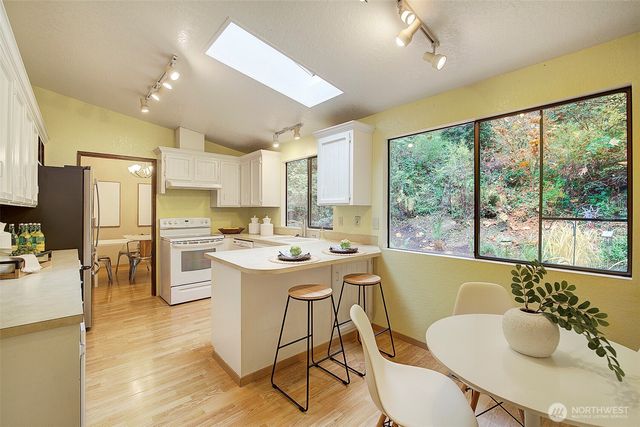 22710 2nd Avenue SE, Bothell, WA 98021