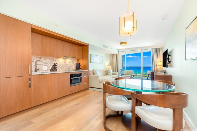 2139 Kuhio Avenue 27th Floor, Honolulu, HI 96815
