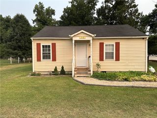 318 O'Hara LN, Newport News, VA 23603