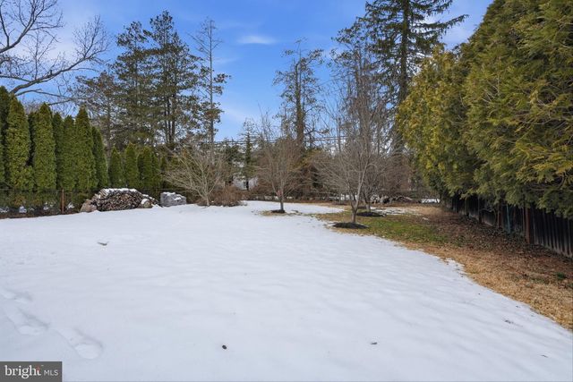 5 WILLOW RD, Lawrence Township, NJ 08648