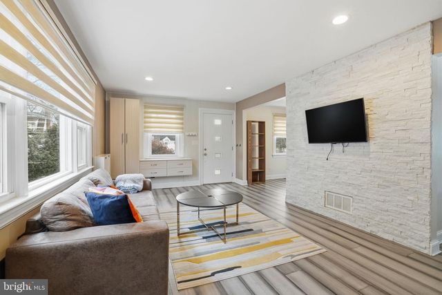 5 WILLOW RD, Lawrence Township, NJ 08648