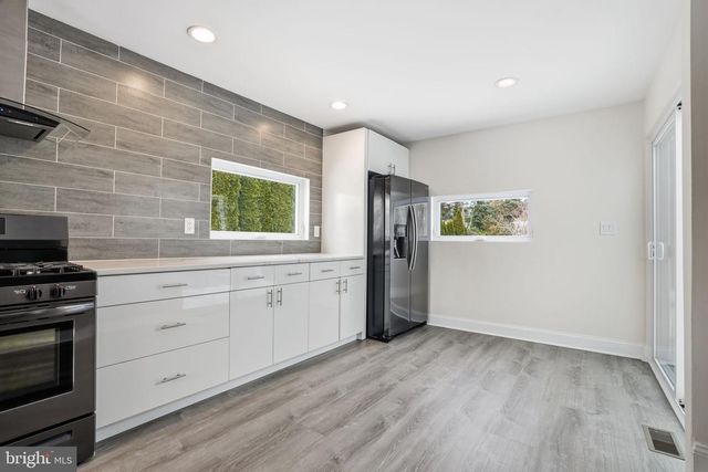 5 WILLOW RD, Lawrence Township, NJ 08648