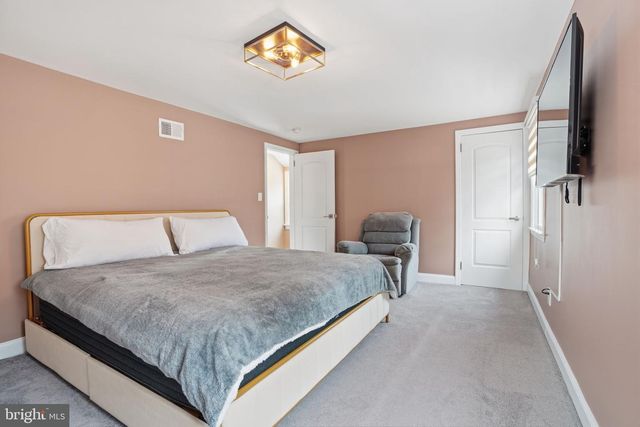 5 WILLOW RD, Lawrence Township, NJ 08648