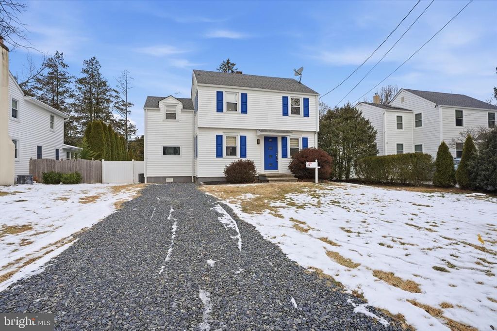 5 WILLOW RD, Lawrence Township, NJ 08648