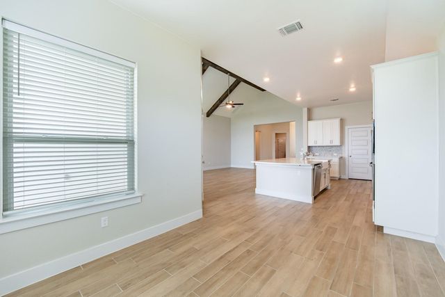 1012 Heartleaf DR, Leander, TX 78641