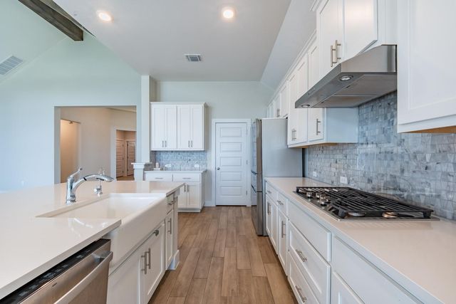 1012 Heartleaf DR, Leander, TX 78641