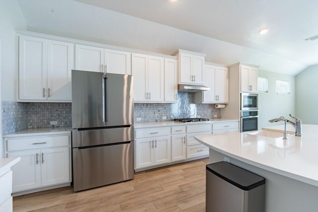1012 Heartleaf DR, Leander, TX 78641