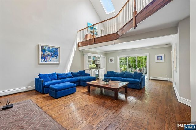 27 Cameron Road, Saddle River, NJ 07458