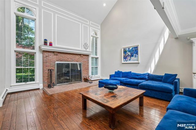 27 Cameron Road, Saddle River, NJ 07458