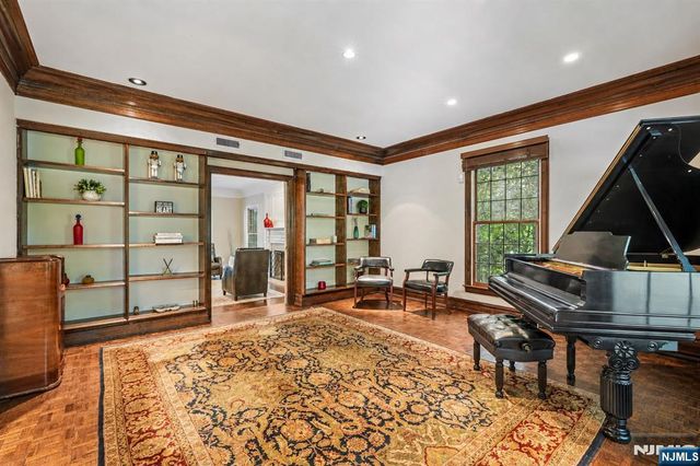 27 Cameron Road, Saddle River, NJ 07458