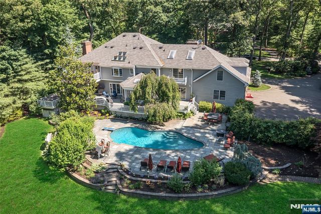 27 Cameron Road, Saddle River, NJ 07458