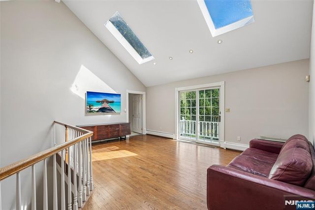 27 Cameron Road, Saddle River, NJ 07458