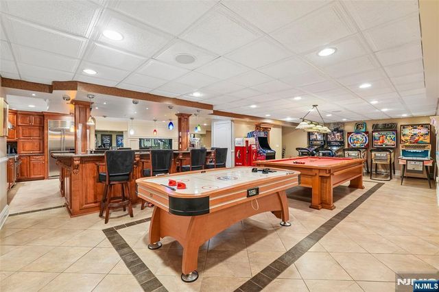 27 Cameron Road, Saddle River, NJ 07458