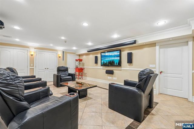 27 Cameron Road, Saddle River, NJ 07458