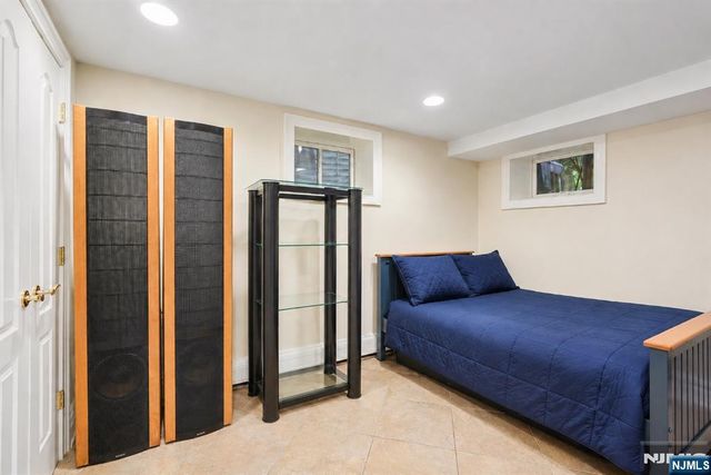27 Cameron Road, Saddle River, NJ 07458