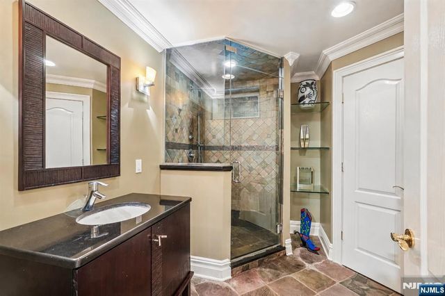 27 Cameron Road, Saddle River, NJ 07458
