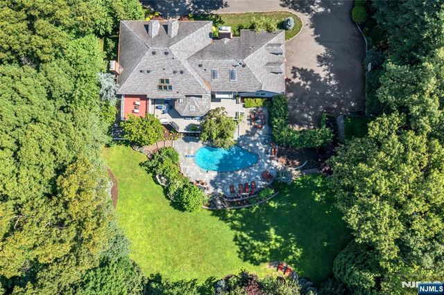 27 Cameron Road, Saddle River, NJ 07458