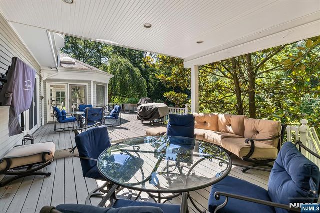 27 Cameron Road, Saddle River, NJ 07458