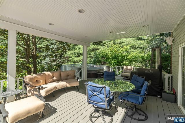 27 Cameron Road, Saddle River, NJ 07458