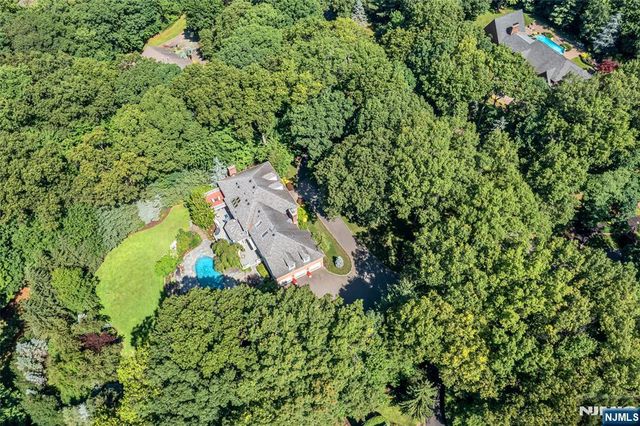27 Cameron Road, Saddle River, NJ 07458