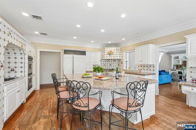 27 Cameron Road, Saddle River, NJ 07458