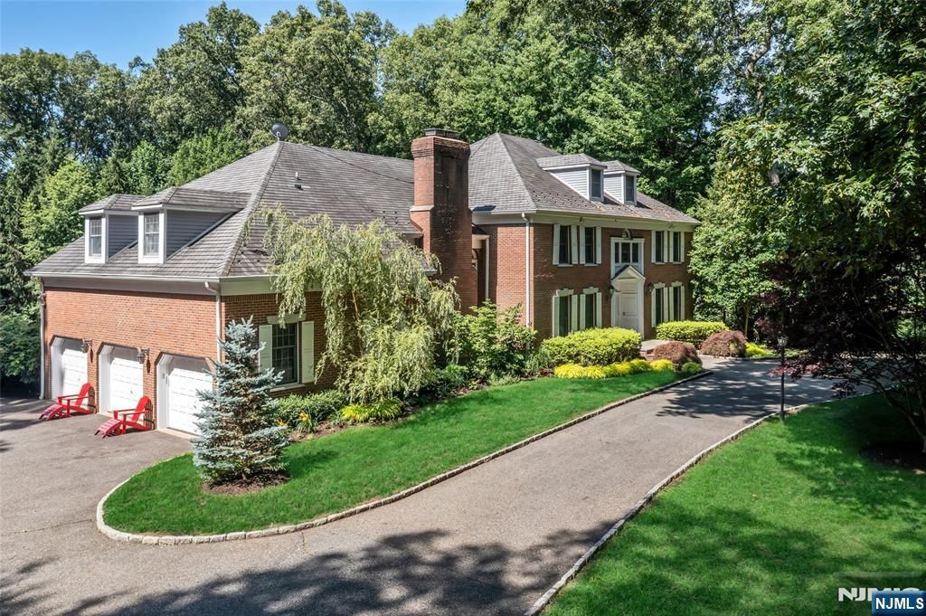 27 Cameron Road, Saddle River, NJ 07458