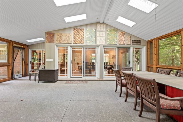 21200 W 13 Mile Road, Beverly Hills, MI 48025