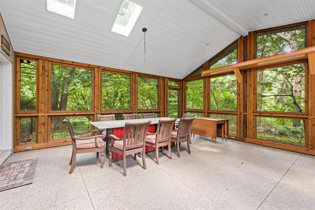 21200 W 13 Mile Road, Beverly Hills, MI 48025