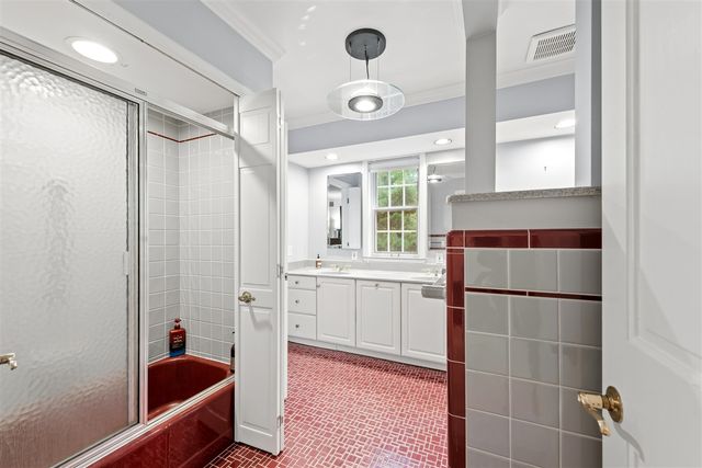 21200 W 13 Mile Road, Beverly Hills, MI 48025