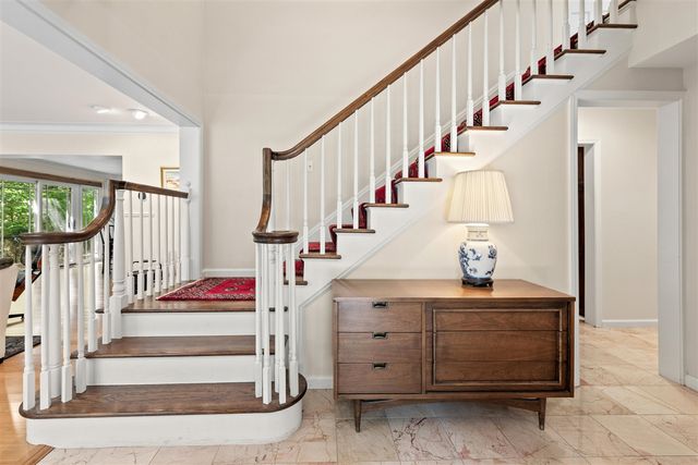 21200 W 13 Mile Road, Beverly Hills, MI 48025