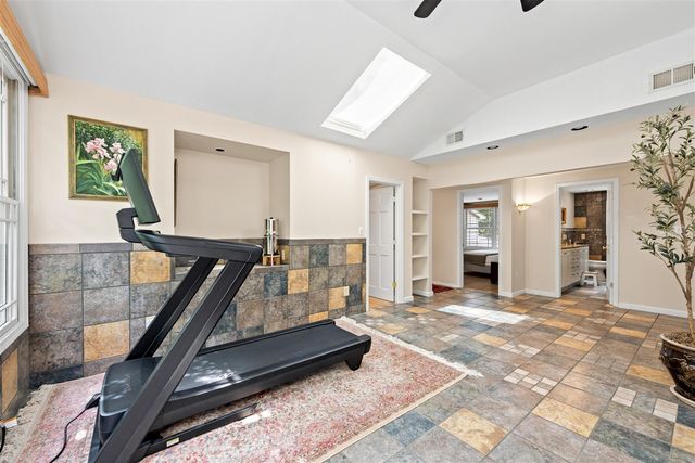 21200 W 13 Mile Road, Beverly Hills, MI 48025